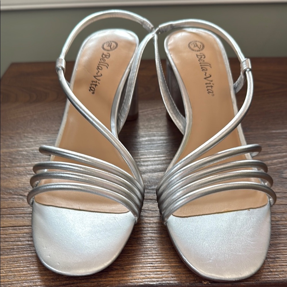 Bella Vita Women's Metallic Silver Heels New size 8.5WW